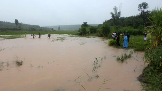 Tim thay thi the hoc sinh bi lu cuon 6 thang truoc hinh anh