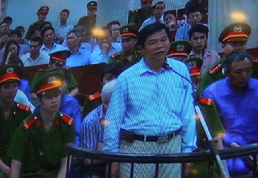 Phạm Trung Cang (60 tuổi), nguyên Phó Chủ tịch ACB bị truy tố tội Cố ý làm trái quy định Nhà nước.