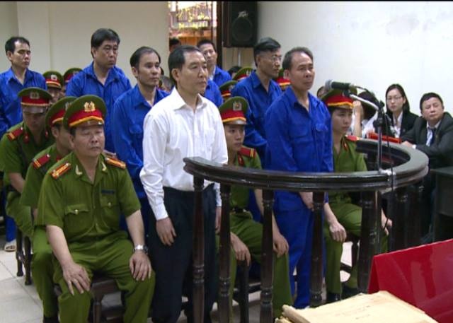 Các bị cáo tại tòa chiều nay.