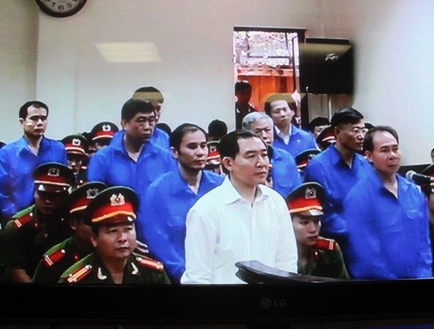 Luat su cua Duong Chi Dung de nghi tra ho so, dieu tra lai hinh anh