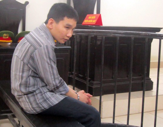 Bị cáo Tuấn tại tòa chiều 25/4.