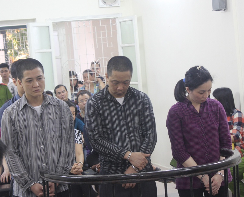 Cap vo chong buc tu con no den chet linh an hinh anh