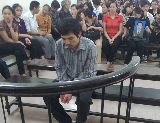 Tuc chuyen con gai lay chong ngheo, cam dao chem 9 nguoi hinh anh