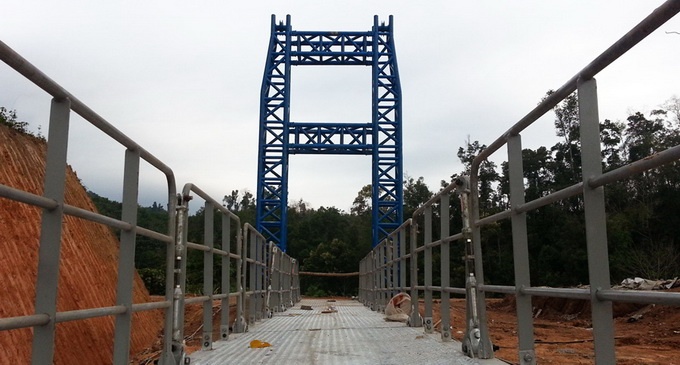 Co cau Sam Lang, dan khong phai chui tui nilon qua suoi hinh anh