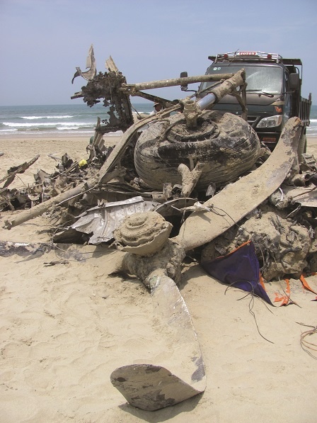 Xác chiếc máy bay được tìm thấy tại vịnh Lăng Cô. 