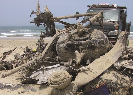 Xac may bay duoc tim thay o Lang Co da bi ban phe lieu? hinh anh