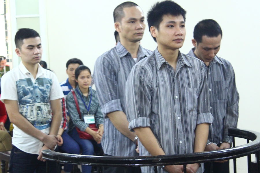 Hon chien trong quan karaoke vi gheo gai hinh anh