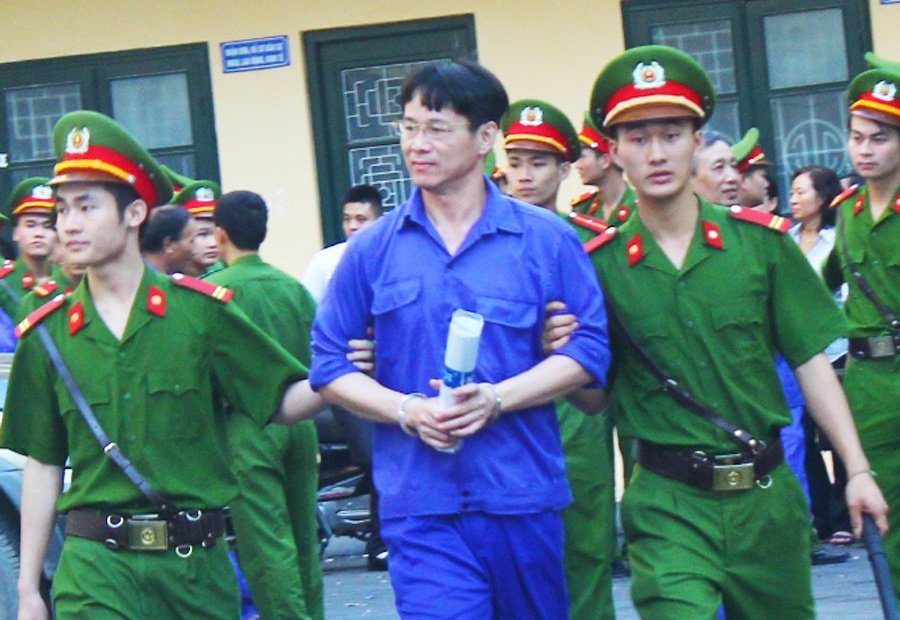 Bị cáo Lý Xuân Hải (49 tuổi), bị truy tố tội Cố ý làm trái quy định nhà nước về quản lý kinh tế gây hậu quả nghiêm trọng.