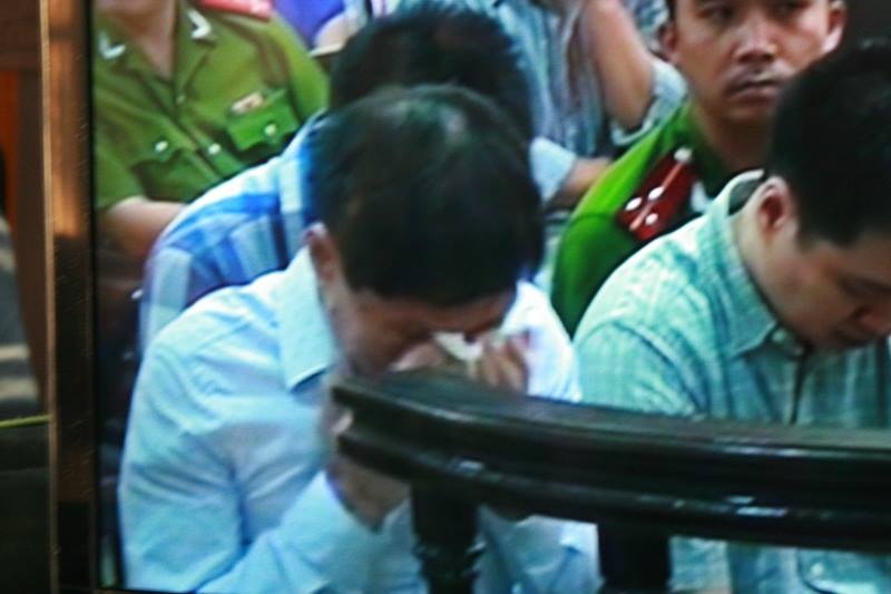 Dương Tự Trọng nói biết tin bố của đồng nghiệp mới mất khiến bị cáo xúc động.
