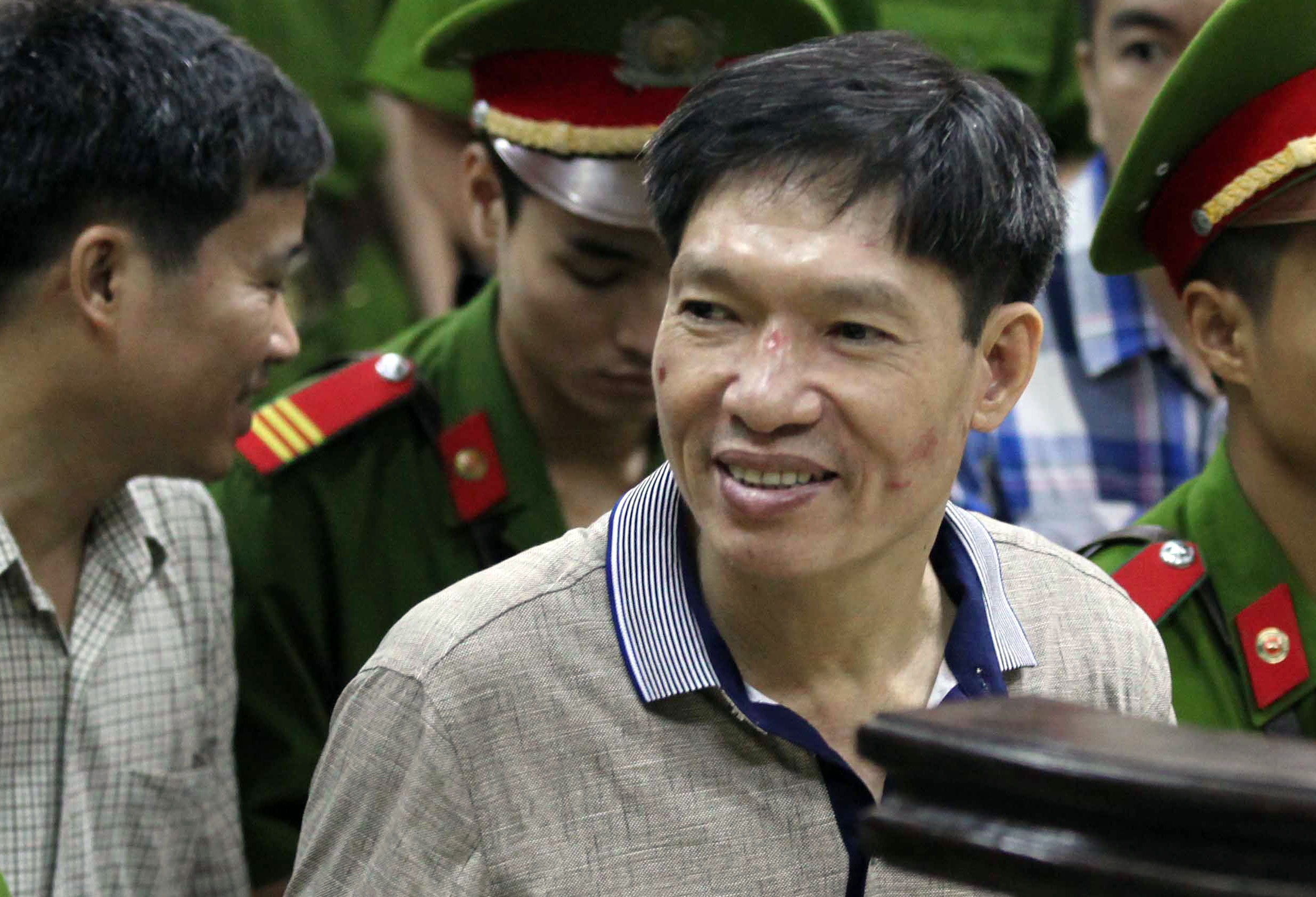 Cuu pho giam doc cong an Hai Phong duoc giam 2 nam tu hinh anh