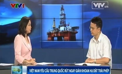 Ông Trần Việt Thái - chuyên gia nghiên cứu tình hình châu Á, Viện Nghiên cứu chiến lược, Bộ Ngoại giao - trao đổi tại trường quay