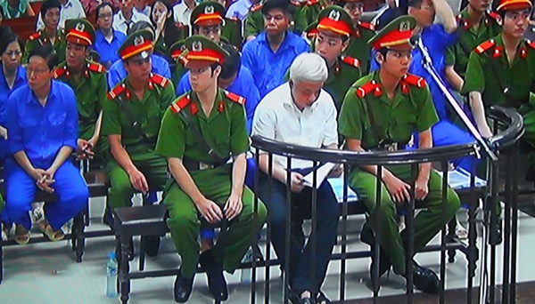 Bau Kien xin tu bao chua tai toa hinh anh