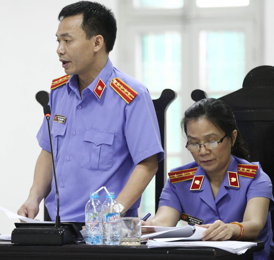 Đại diện VKSND giữ quyền công tố tại tòa là ông Đào Văn Cường và bà Đỗ Thị Thu Yến. Ngày 27/5, trong bản luận tội, VKSND Hà Nội đề nghị mức án 30 năm tù đối với Nguyễn Đức Kiên - bị cáo được xác định là chủ mưu của vụ án. 2 ngày sau đó, trước các luận cứ đối đáp của luật sư và bị cáo, đại diện VKS tiếp tục giữ nguyên quan điểm truy tố hành vi phạm tội của 8 bị cáo.