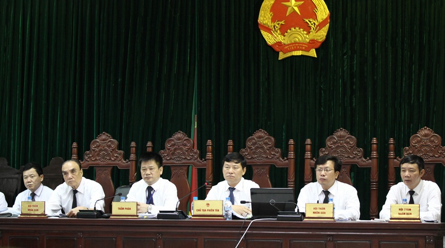 Ngày 20/5: Phiên tòa xét xử sơ thẩm Nguyễn Đức Kiên và đồng phạm được mở lại sau 1 tháng tạm hoãn. Đây là một trong 10 vụ án được coi là đại án tham nhũng, do đó TAND Hà Nội đã lập Hội đồng xét xử đặc biệt gồm chủ tọa là ông Nguyễn Hữu Chính - Phó chánh án TAND Hà Nội; 1 thẩm phán và 3 Hội thẩm nhân dân. Ngoài ra còn 2 thẩm phán, 2 Hội thẩm nhân dân dự khuyết. Xét thấy bị cáo Trần Xuân Giá mắc bệnh hiểm nghèo, sáng cùng ngày, tòa đã công bố quyết định tạm đình chỉ vụ án đối với ông này.