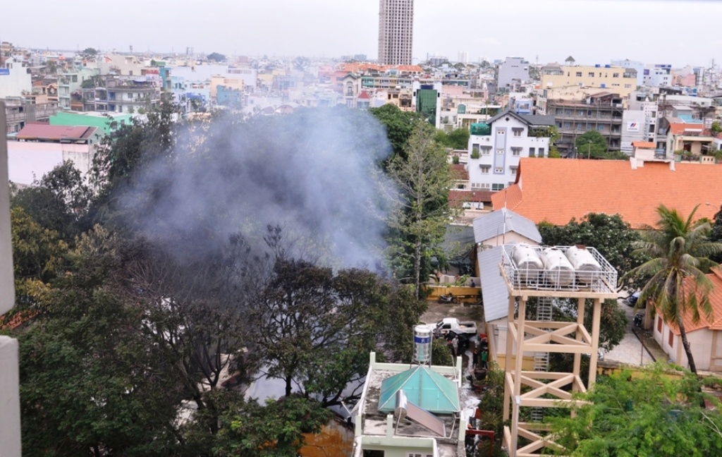 Vụ hỏa hoạn xảy ra lúc 11h30 ngày 29/6 tại một kho hàng trong hẻm số 27 đường Tân Thành, đoạn gần giao lộ Nguyễn Thị Nhỏ, phường 16, quận 11, TP.HCM.