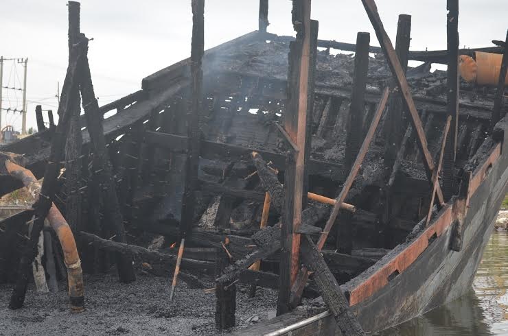 Tau cau muc cua ngu dan Hoang Sa chay rui hinh anh