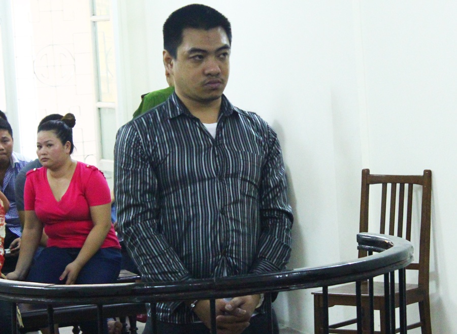 Tu hinh ke giet nguoi roi bo tron sang Lao hinh anh