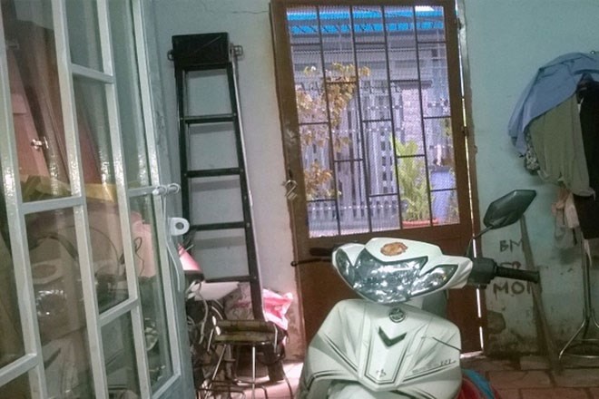 Cánh cửa, nơi bị kẻ trộm đột nhập lấy tài sản.