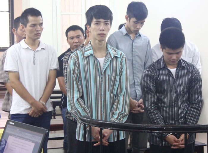 Trai tre dung cong nghe cao lam the tin dung gia bi phat tu hinh anh
