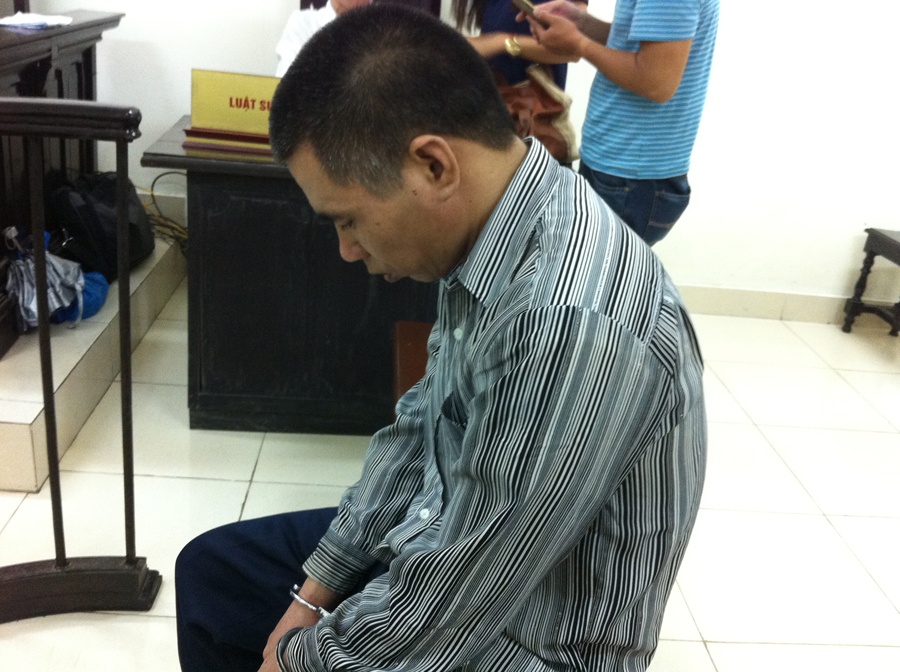 Nguoi em giet chi dau quy goi xin tha loi hinh anh