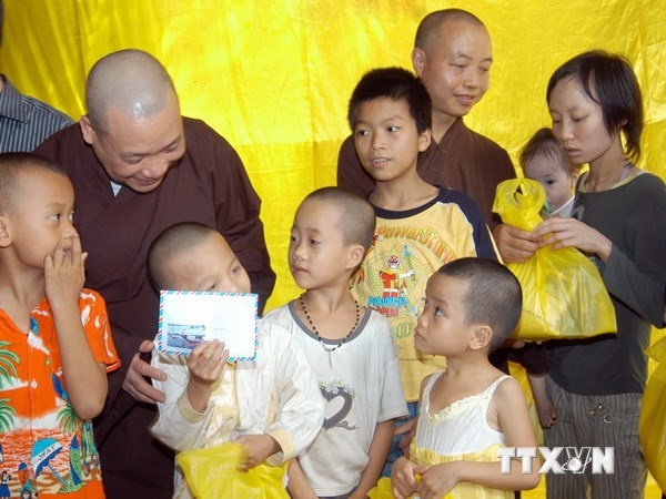Dieu tra, xac minh ve viec mua ban tre em o chua Bo De hinh anh