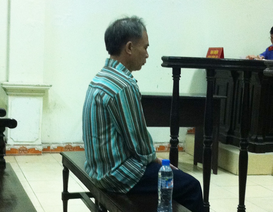 Nguoi dan ong dung chuyen ngoai tinh linh 11 nam tu hinh anh