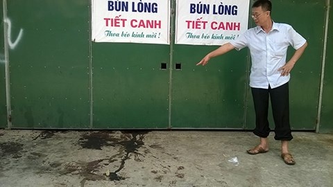 Chu quan cam dao chem khach tu vong hinh anh