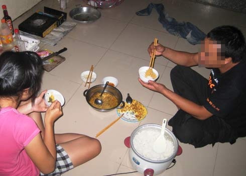 Sinh vien yeu nhau co duoc tam tru cung mot phong tro? hinh anh