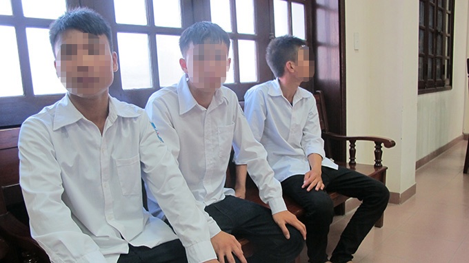 Các bị cáo tại phiên tòa phúc thẩm trong giờ chờ HĐXX nghị án.