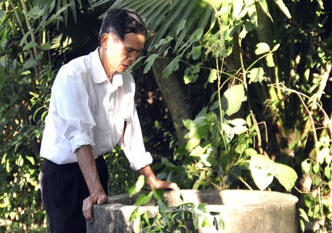 Nu giao vien chet bat thuong duoi gieng hoang hinh anh