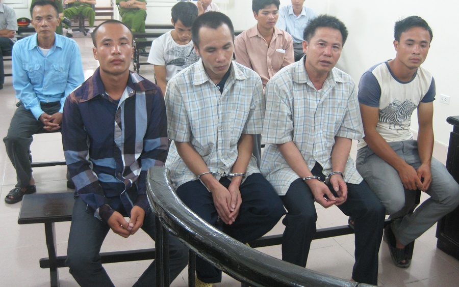 Nguoi phu nu co chong va ba con vuong vong lao ly hinh anh