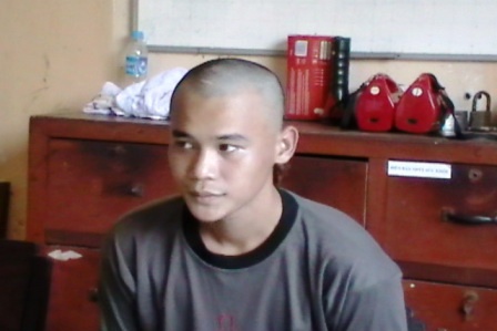 Tra thu cho ban gai, dam nguoi gay ca luoi dao hinh anh