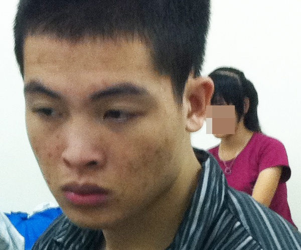 Ga tho xam truy sat ban giua canh dong hinh anh
