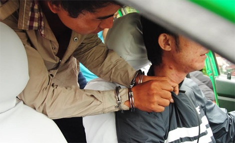 Tom gon ten cuop xe taxi sau 30 phut gay an hinh anh