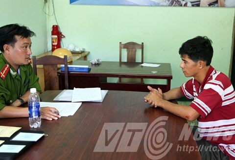 Lái phụ xe Phạm Văn Định vẫn quanh co chối tội.