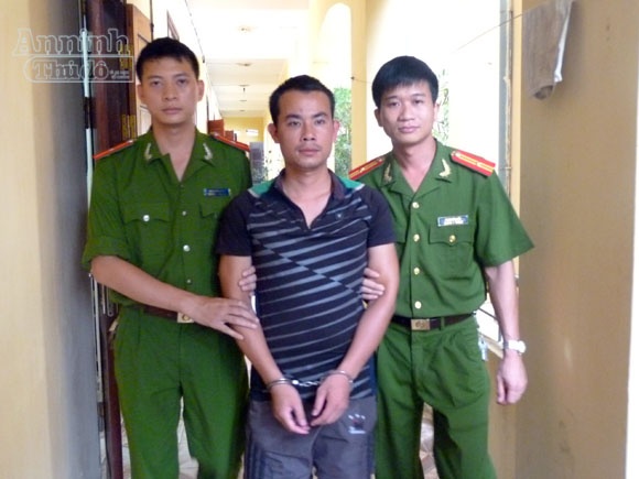 Tiến khai nhận, do bị đánh quá ức chế nên đã mang dao quay lại trả thù.