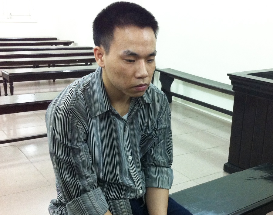 Linh 10 nam tu vi dua be gai vao nha nghi de 'than mat' hinh anh