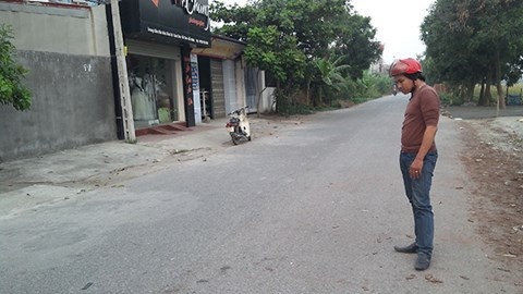 Nhom trai lang dung bua dap chet ga giang ho Tuan 'con' hinh anh