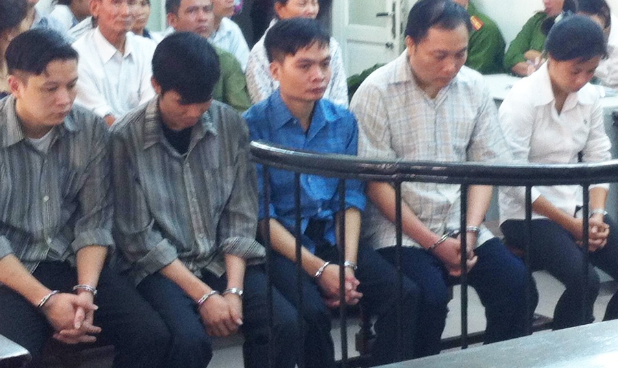 Gan 100 nguoi sap bay duong day lua dao hinh anh