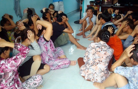 Dai gia vo no, vo mo song bac kiem tien hinh anh
