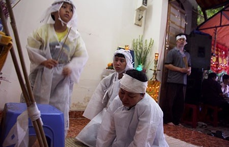 Vu chet sau khi do nong do con: Khoi to thuong uy CSGT hinh anh