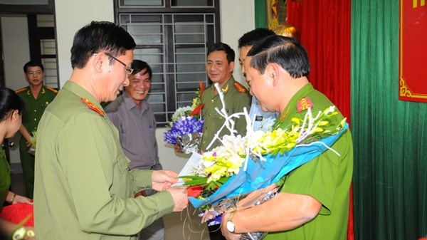 Pha o nhom san xuat, tieu thu chip dien tu gian lan xang dau hinh anh