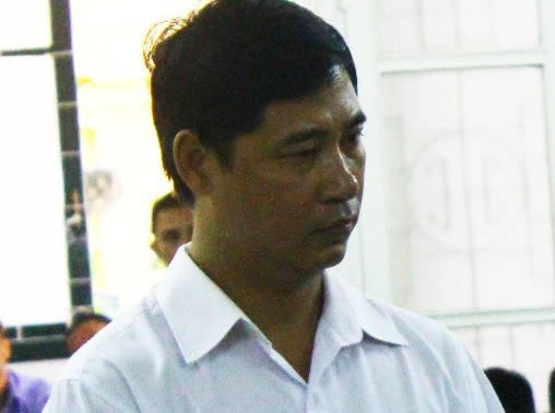 Cuu cong an bay cach dua nguoi ra nuoc ngoai hinh anh