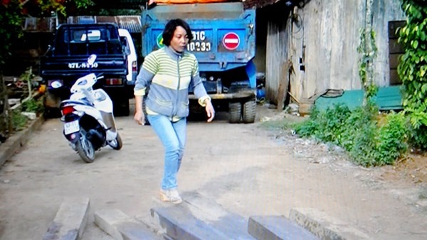 Cong an huyen Cu Kuin 'lam hien truong' tai nha nguoi to cao hinh anh