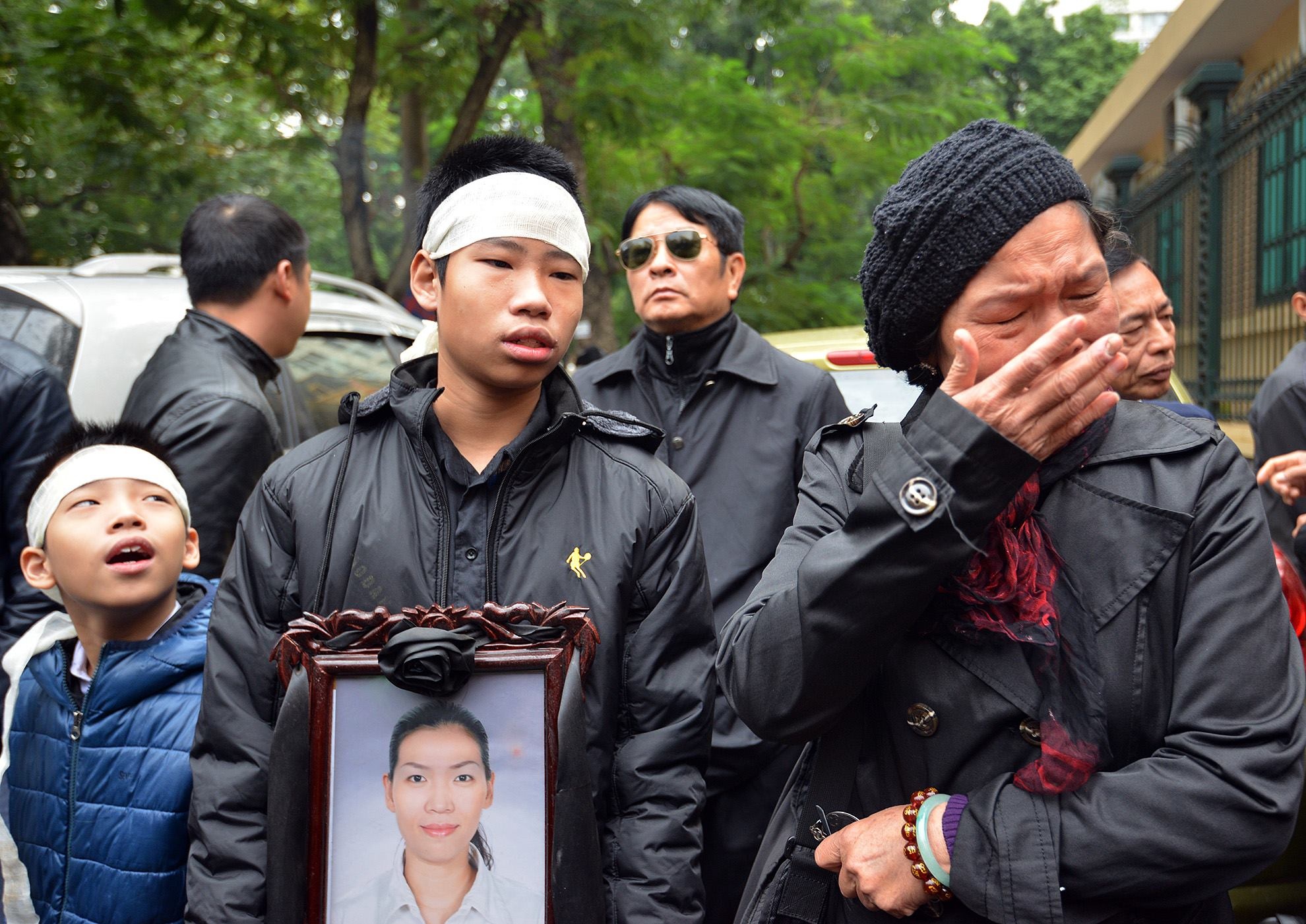 Di ảnh nạn nhân xấu số được đưa đến phiên xử. Ảnh: Lê Hiếu.