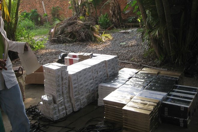 Chem cong an de cuop lai thuoc la lau gay nao loan hinh anh