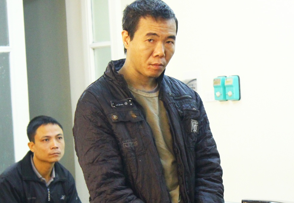 Ngao da cuop oto Mercedes, gay tai nan lien hoan hinh anh