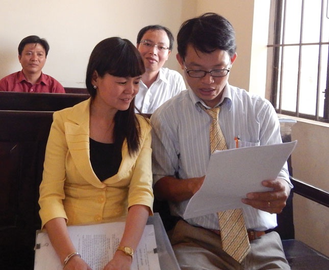 Boi thuong gan 700 trieu dong vi cho nghi viec trai luat hinh anh