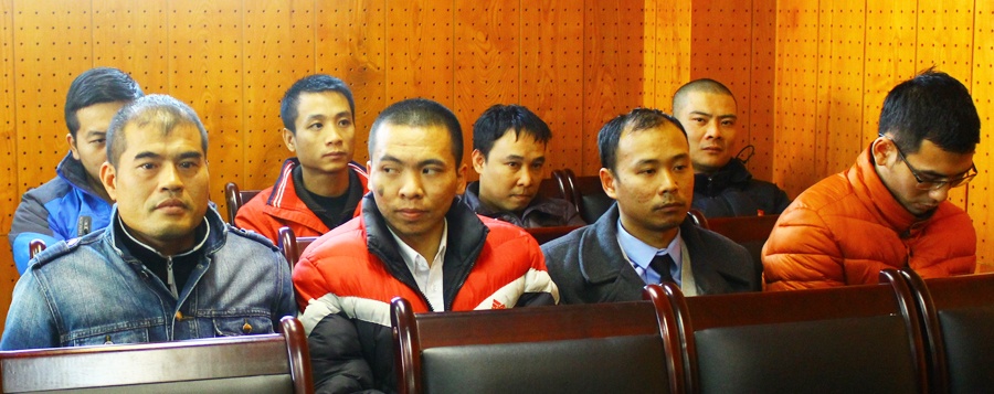 Giam doc vu san vang lua hon 3.000 nguoi bi trieu tap hinh anh