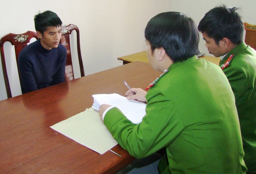 Bi dam thiet mang khi di an chao dem hinh anh